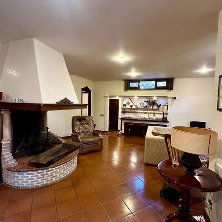 Turistico Indipendente Con Giardino *